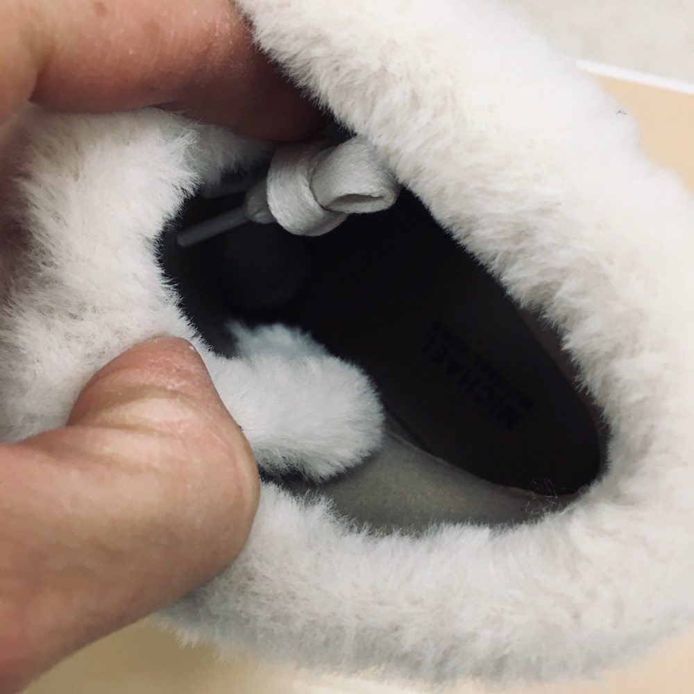 🤎🤍🤎Michael Kors 🤎Girls Velcro boots🤍🤎 - Picture 5 of 8